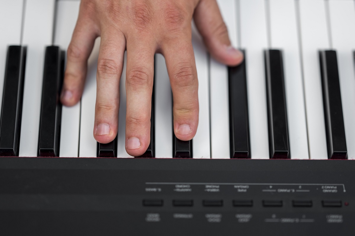 Pianos digitais vs. teclados: qual a diferença? 2 Pianos digitais vs. teclados: qual a diferença?